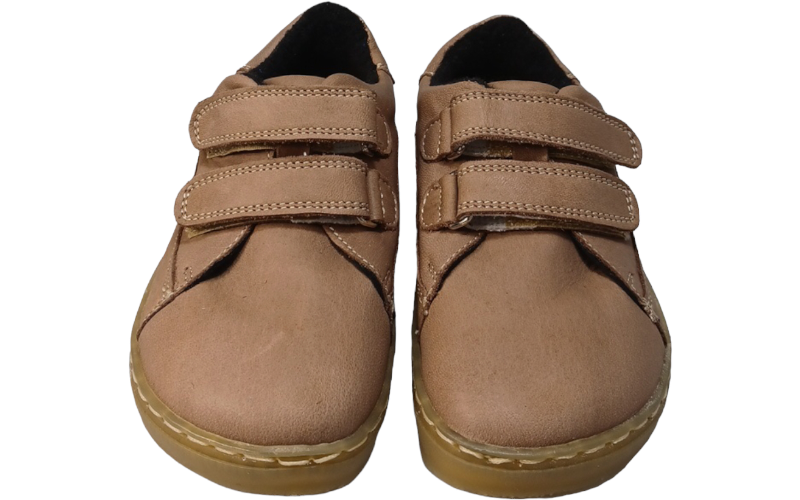 Široká barefoot špička pro správný vývoj nohou